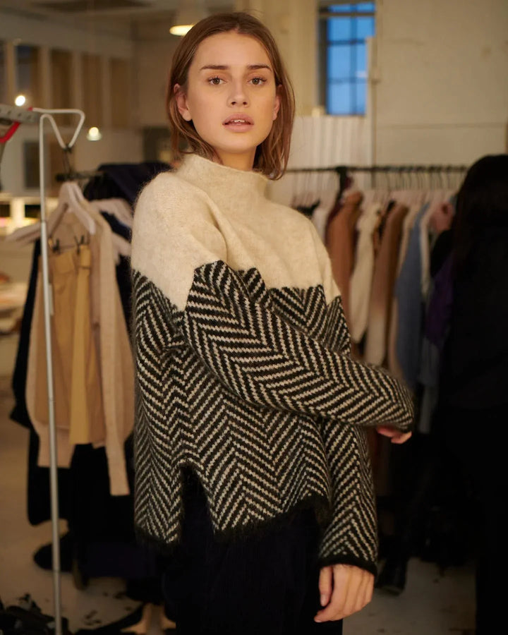 ADELIE | Luxurious Fine Knit Turtleneck