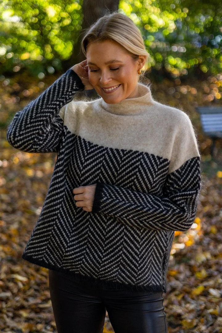ADELIE | Luxurious Fine Knit Turtleneck