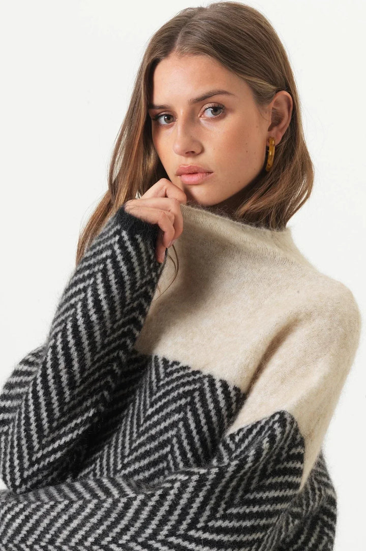 ADELIE | Luxurious Fine Knit Turtleneck