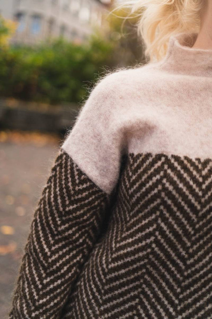 ADELIE | Luxurious Fine Knit Turtleneck